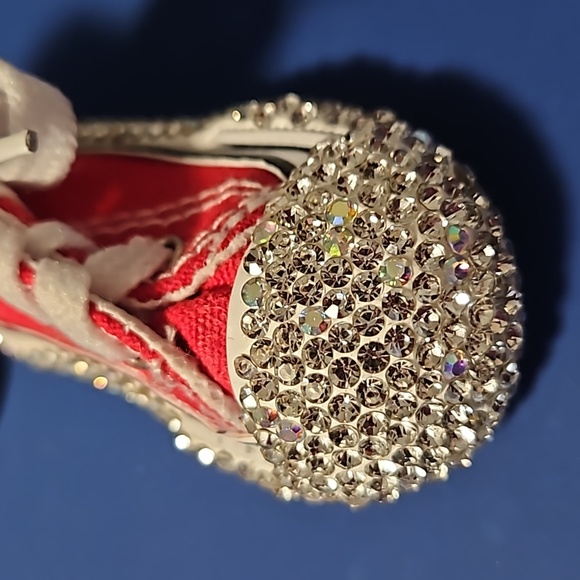 Sneaker Keyring with Rhinestones in red - Picture 7 of 7